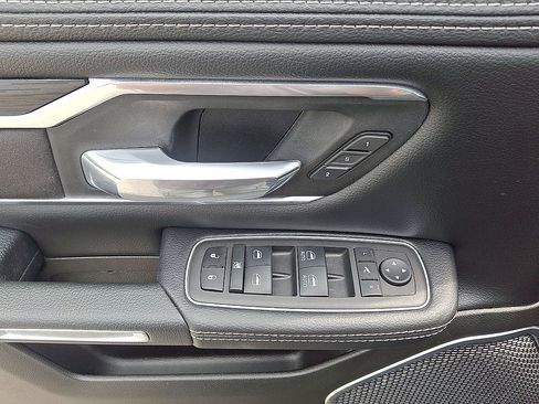 Used 2023 RAM 1500 Laramie AWD/4WD image 10