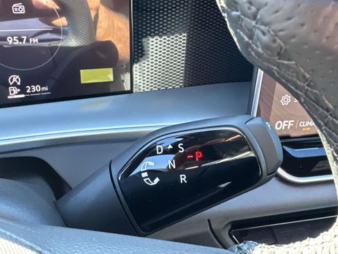 New 2026 Volkswagen Tiguan SE R-Line FWD image 23