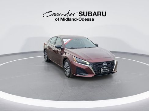 Used 2025 Nissan Altima 2.5 SV image 2