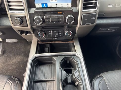 Used 2017 Ford F350 Lariat w/ Chrome Package image 47