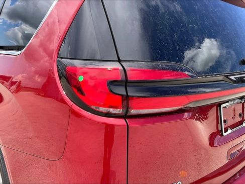 New 2027 Chrysler Pacifica Select FWD image 14