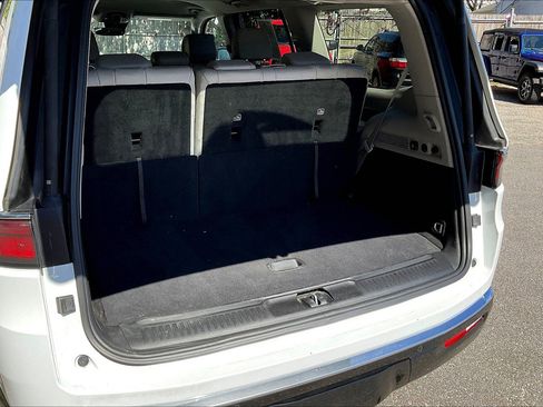 Used 2024 Jeep Wagoneer Series II w/ Flexible Seating Group image 31