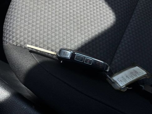 Used 2025 Kia Soul LX w/ LX Technology Package FWD image 18