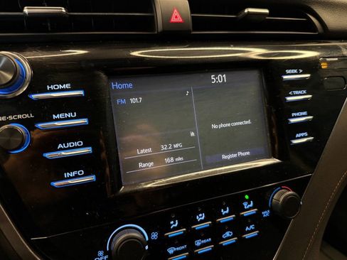Used 2018 Toyota Camry LE FWD image 12