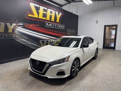 Used 2021 Nissan Altima 2.5 SR w/ SR Premium Package image 1