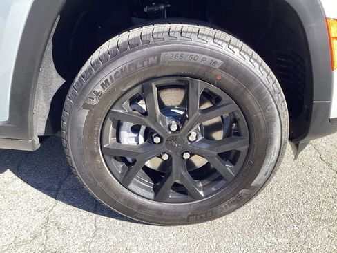 New 2025 Jeep Grand Cherokee L Altitude image 9