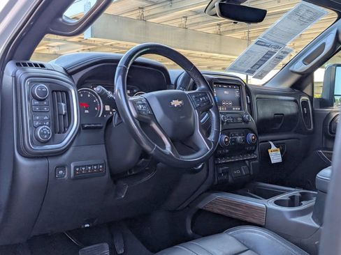 Used 2022 Chevrolet Silverado 2500 High Country w/ Technology Package AWD/4WD image 4