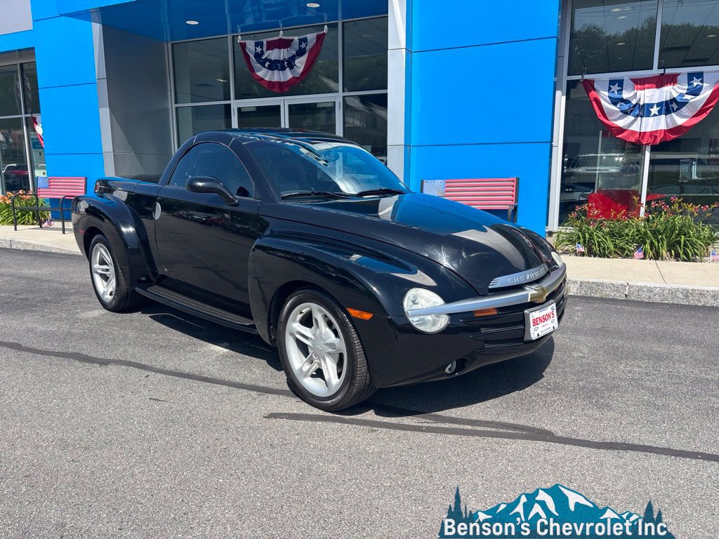 Used 2004 Chevrolet SSR w/ Preferred Equipment Group RWD image 2