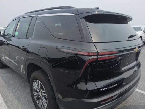 Used 2026 Chevrolet Traverse LT w/ Driver Confidence Package FWD image 2