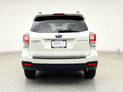 Used 2018 Subaru Forester 2.5i Touring AWD/4WD image 6