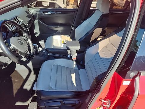 Used 2015 Volkswagen Jetta Sport image 10