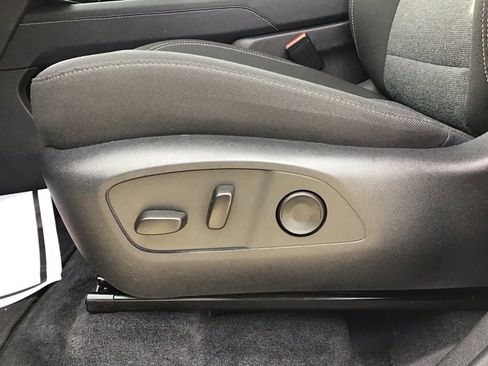 Used 2025 GMC Acadia Elevation image 31