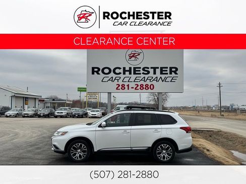 Used 2016 Mitsubishi Outlander ES image 1