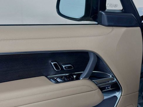 New 2026 Land Rover Range Rover Long Wheelbase SE AWD/4WD image 19