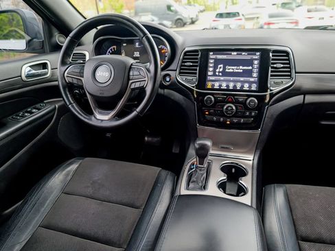 Used 2021 Jeep Grand Cherokee Laredo X AWD/4WD image 40