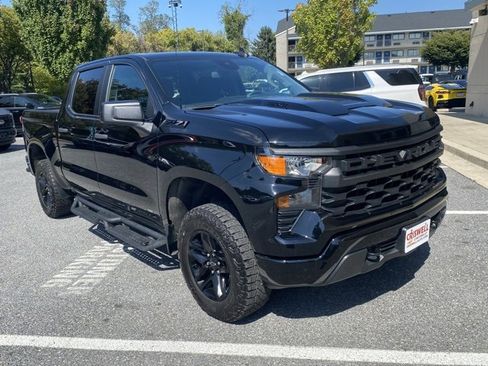 Used 2023 Chevrolet Silverado 1500 Custom Trail Boss w/ Midnight Edition image 2