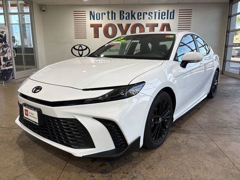 Certified 2025 Toyota Camry SE image 6