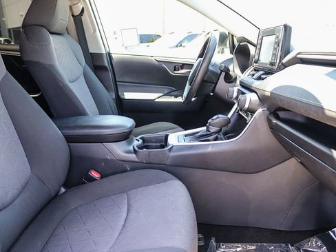 Used 2021 Toyota RAV4 XLE w/ Carpet Mat Package (TMS) FWD image 19