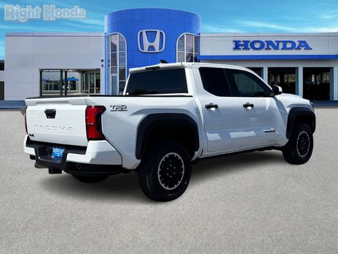 Used 2025 Toyota Tacoma TRD Off-Road image 8