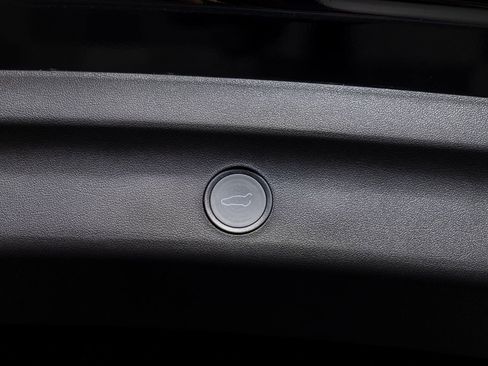 Used 2022 Tesla Model Y Performance image 22