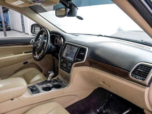Used 2017 Jeep Grand Cherokee Limited image 13