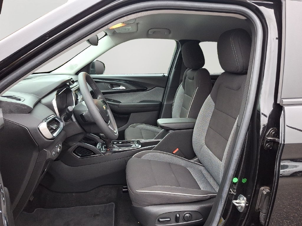 Used 2022 Chevrolet TrailBlazer LT w/ Convenience Package AWD/4WD image 14