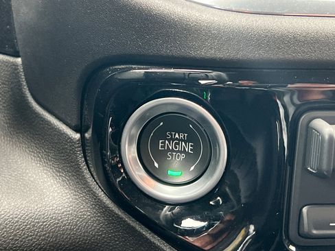 Used 2025 GMC Sierra 1500 SLE image 30