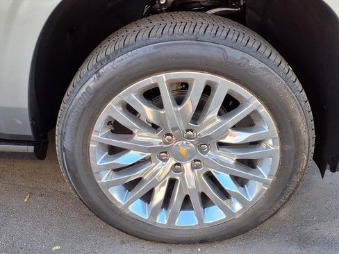 New 2026 Chevrolet Suburban Premier image 3