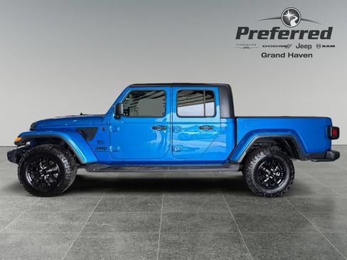Used 2023 Jeep Gladiator Sport AWD/4WD image 11