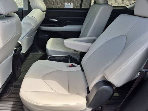 Used 2025 Toyota Grand Highlander AWD Hybrid image 29