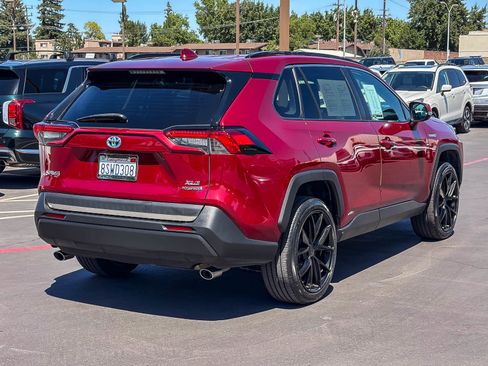 Used 2020 Toyota RAV4 XLE w/ Convenience Package AWD/4WD image 4