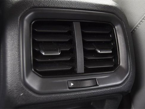 Certified 2023 Volkswagen Taos SE image 21