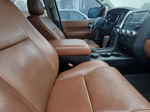Used 2020 Toyota Sequoia Platinum image 4