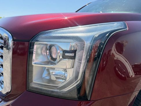 Used 2018 GMC Yukon Denali w/ Denali Ultimate Package AWD/4WD image 11