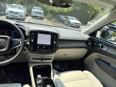 Certified 2024 Volvo XC40 B5 Plus w/ Climate Package AWD/4WD image 31