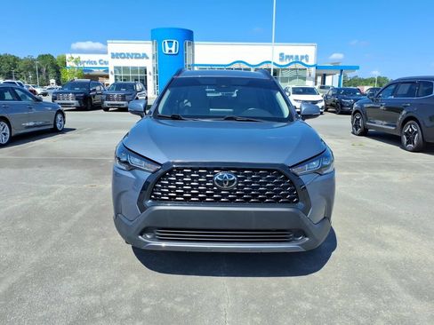 Used 2022 Toyota Corolla Cross LE FWD image 2