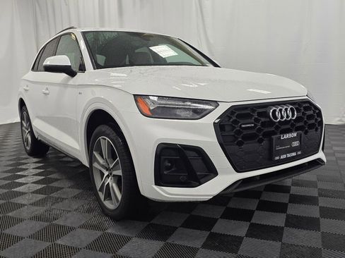 Certified 2025 Audi Q5 2.0T Premium w/ Convenience Plus Package image 8