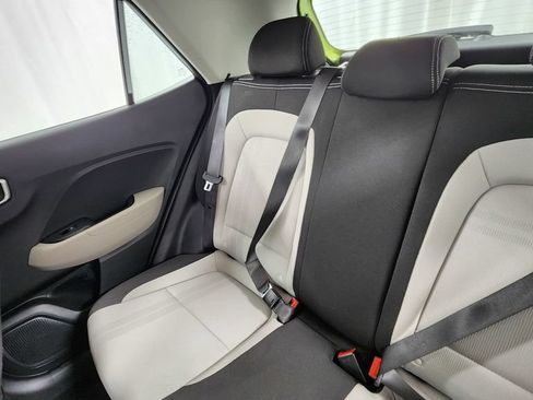 Used 2024 Hyundai Venue SEL FWD image 14