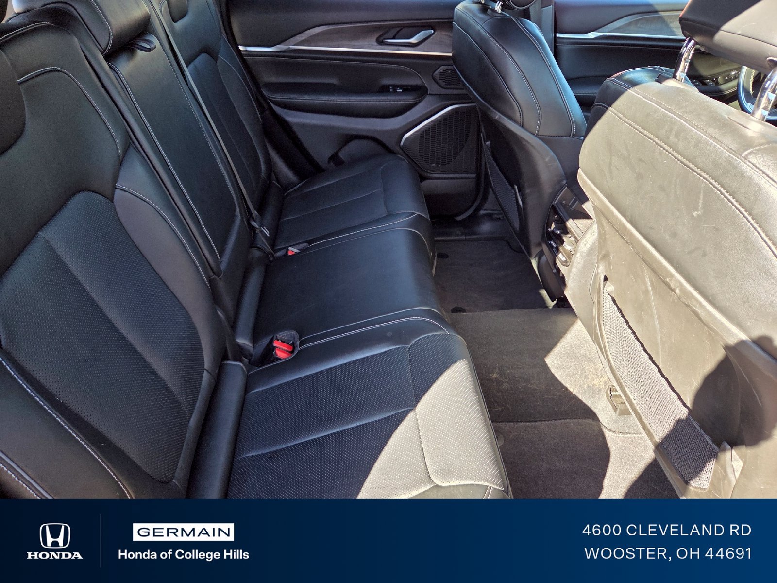 Used 2023 Jeep Grand Cherokee Overland AWD/4WD image 22