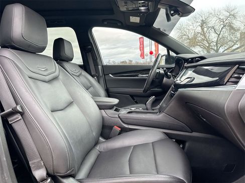 Used 2021 Cadillac XT6 Premium Luxury image 32