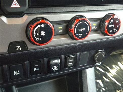 Used 2018 Toyota Tacoma SR5 RWD image 14