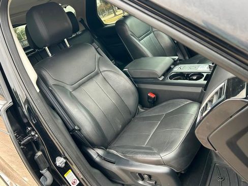 Used 2019 Land Rover Discovery SE image 15