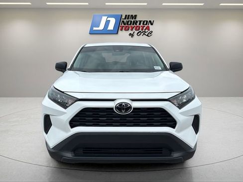Used 2022 Toyota RAV4 LE AWD/4WD image 2