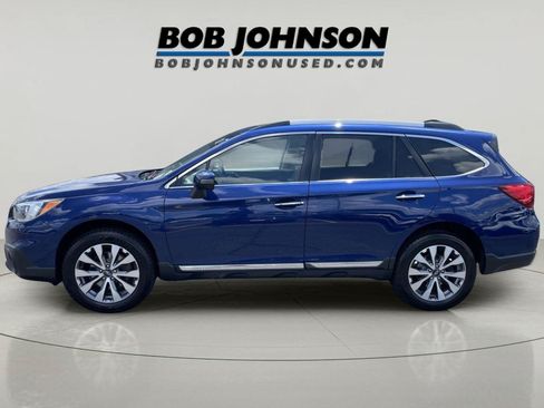 Used 2017 Subaru Outback 2.5i Touring AWD/4WD image 6