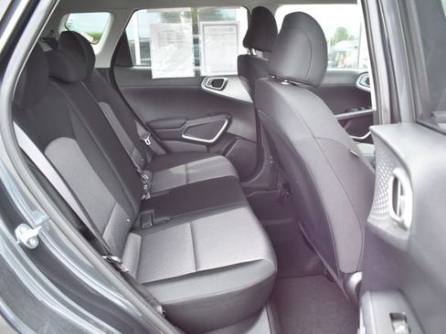 Used 2025 Kia Soul LX w/ LX Technology Package FWD image 32