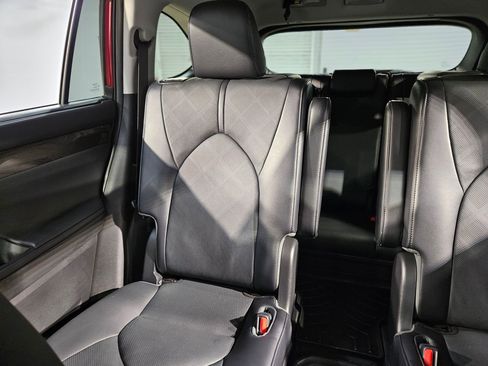 Used 2022 Toyota Highlander Platinum image 12