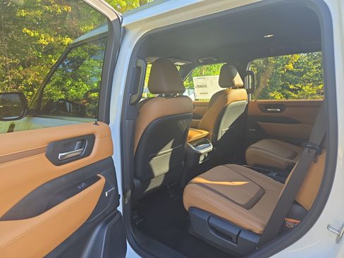 New 2026 Nissan Armada SL w/ Captain's Chari Seat Package image 15