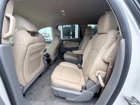 Used 2012 Chevrolet Traverse LT FWD image 22