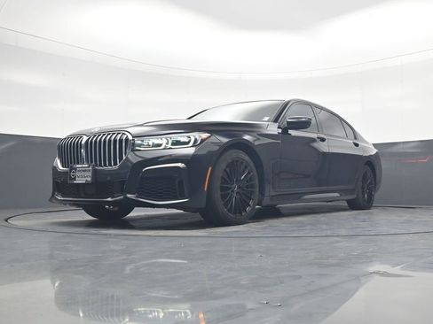 Used 2021 BMW 750i xDrive w/ Executive Package image 19