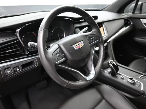 Used 2025 Cadillac XT6 Luxury FWD image 18